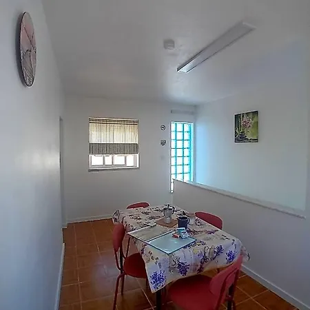Hotel Near The Peniche - Casa Dos Avos Atouguia Da Baleia