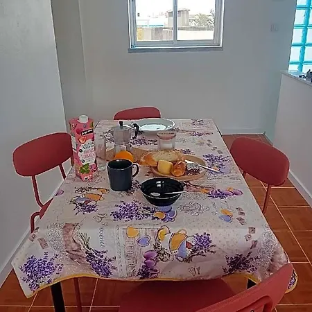 ホテル Near The Peniche - Casa Dos Avos アトウギア・ダ・バレイア